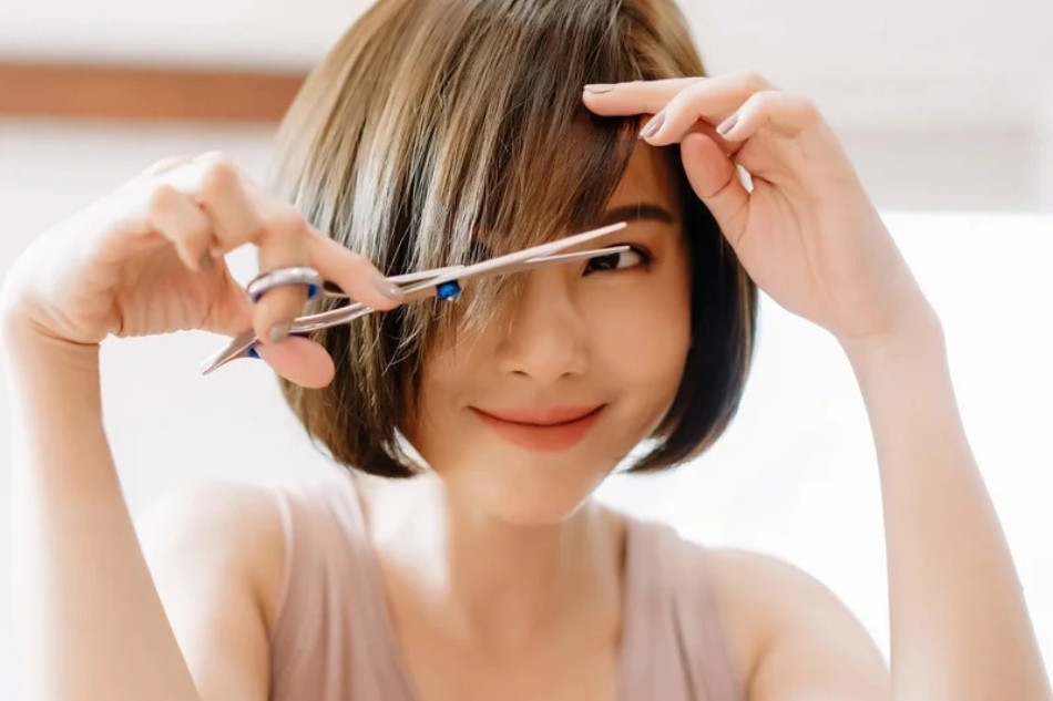 11 cách giữ tóc mái vào nếp bền đẹp mọi lúc, mọi nơi