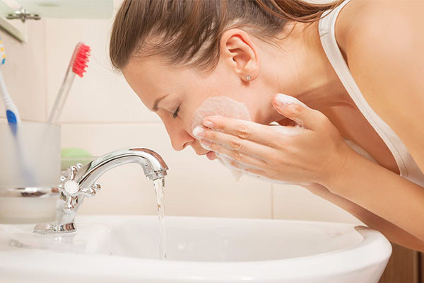 [9 Tips] Cách Chăm Sóc Cho Da Dầu Giúp Hết Mụn Và Sáng Mịn