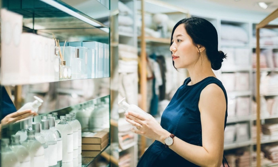 Bà bầu có dùng kem dưỡng da được không? 5 Lưu ý CẦN BIẾT