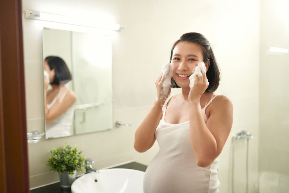 Bà bầu có dùng kem dưỡng da được không? 5 Lưu ý CẦN BIẾT