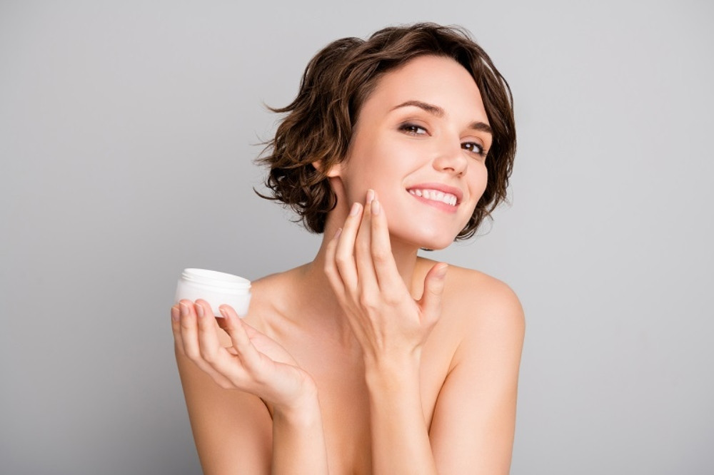 Cách chăm sóc da mặt bị mụn ẩn đơn giản, hiệu quả tại nhà 