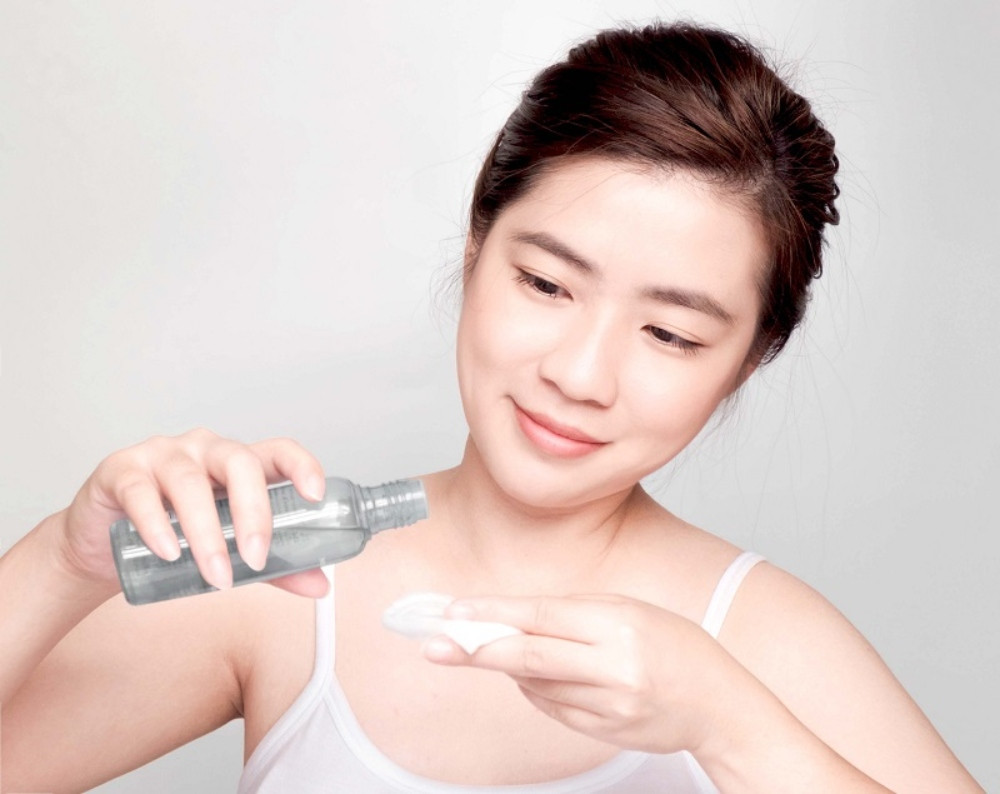 Cách chăm sóc da mặt bị mụn ẩn đơn giản, hiệu quả tại nhà 