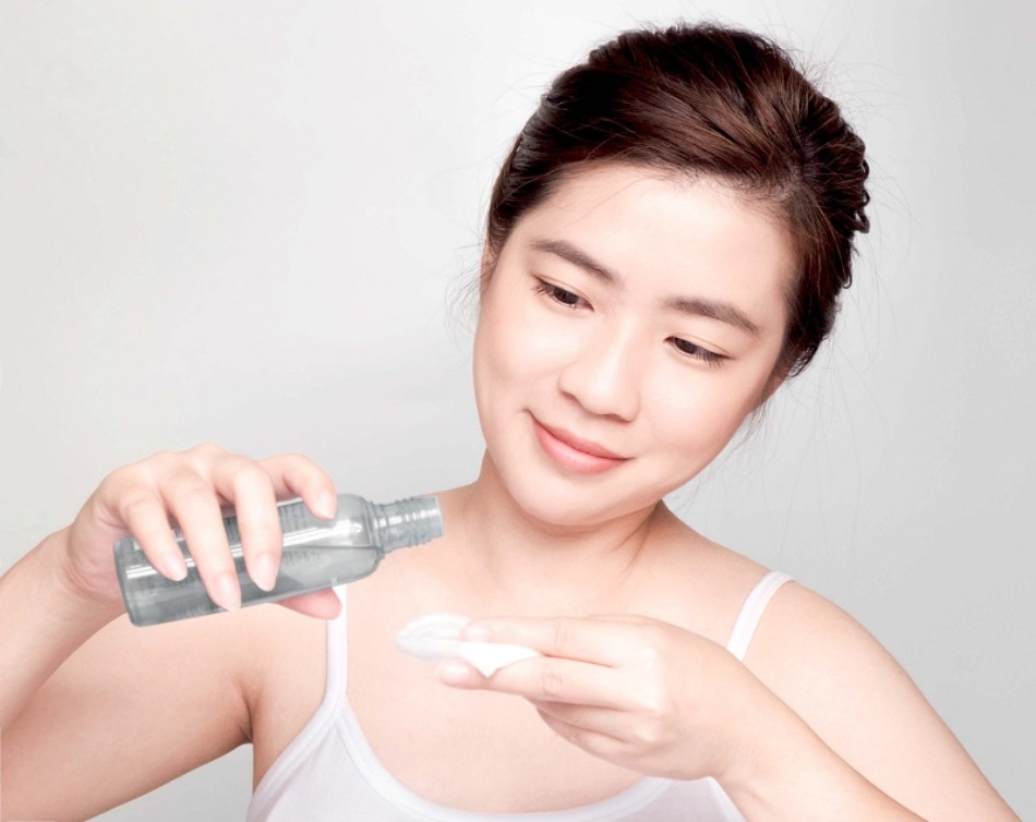 Da Dầu Mụn: Hướng Dẫn Chăm Sóc Đặc Biệt Để Kiểm Soát Dầu Thừa và Ngăn Chặn Mụn Phát Triển