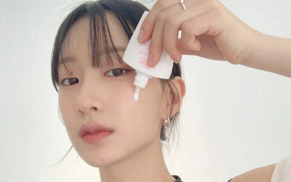 Da Dầu Mụn: Hướng Dẫn Chăm Sóc Đặc Biệt Để Kiểm Soát Dầu Thừa và Ngăn Chặn Mụn Phát Triển