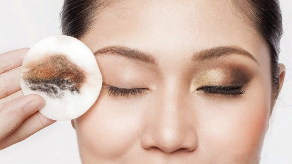 Da Dầu Mụn: Hướng Dẫn Chăm Sóc Đặc Biệt Để Kiểm Soát Dầu Thừa và Ngăn Chặn Mụn Phát Triển