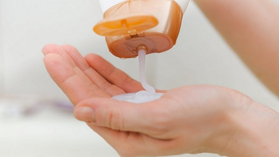 Gàu ống có lây không? 9 nguyên nhân thực sự gây ra gàu ống