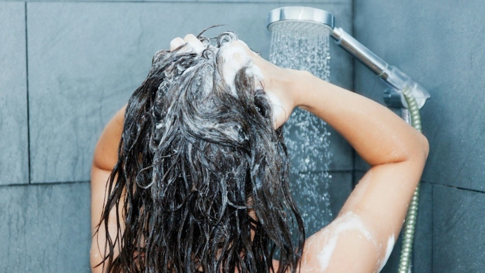 [Giải đáp chuyên gia] Gội đầu nhiều có mọc tóc nhanh không?