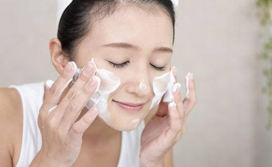 Hướng dẫn rửa mặt đúng cách để da khỏe mạnh