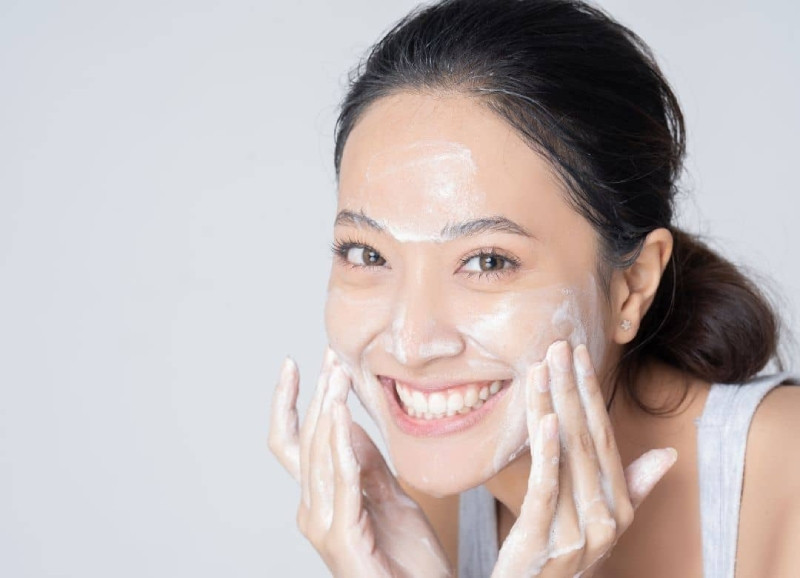 Nguyên nhân và 12+ cách hạn chế da tiết dầu hiệu quả