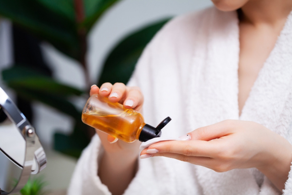 Nước Hoa Hồng: Cách Sử Dụng Đúng Để Mang Lại Lợi Ích Tối Đa Cho Da