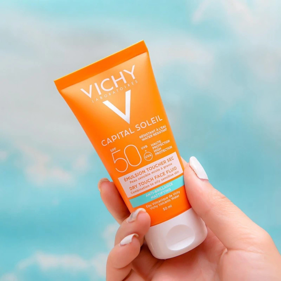 Review TOP 12 Kem chống nắng chống nước mùa hè tốt nhất 2024