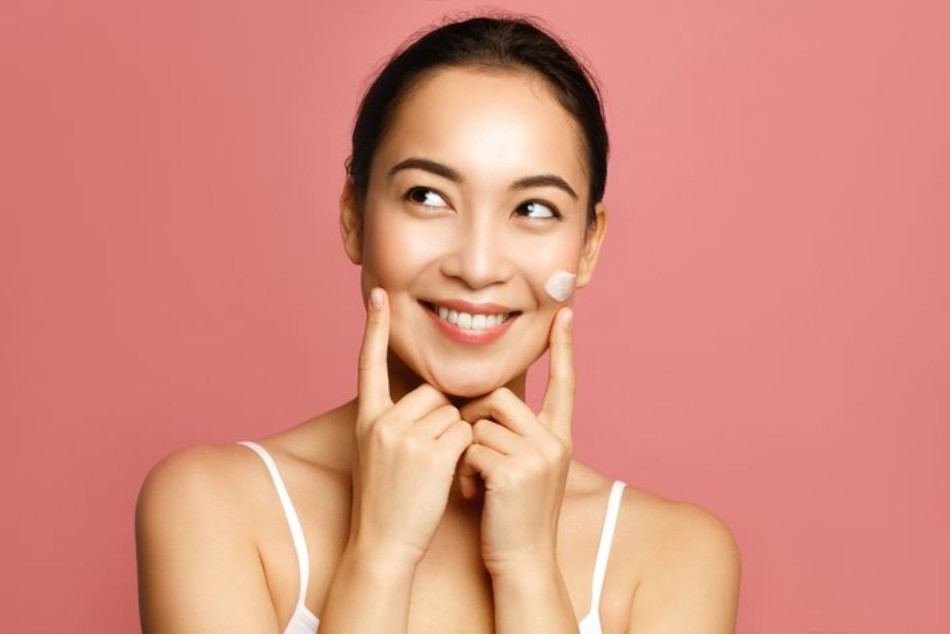 Sự thật ở nhà có nên dùng kem chống nắng không? Tại sao