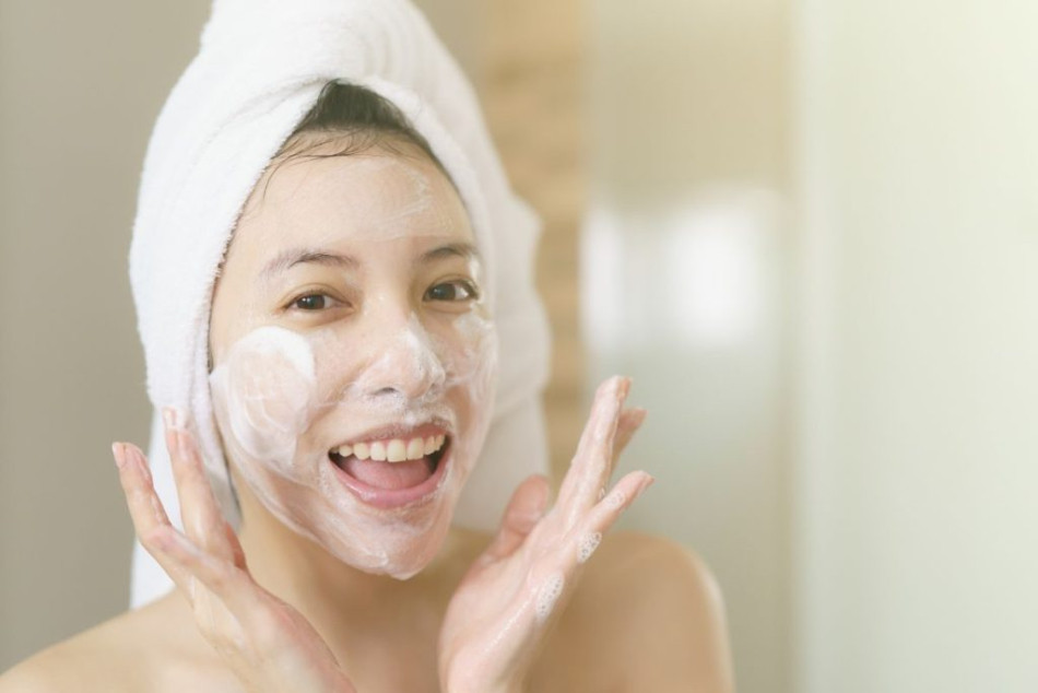 Sữa rửa mặt có làm trắng da không? Tìm hiểu chi tiết